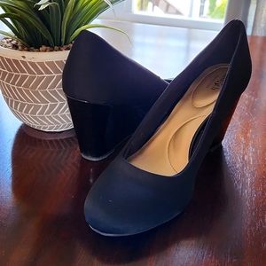 East 5th Women's Black Wedge 3 Inch Heel Size 9 Memory Foam